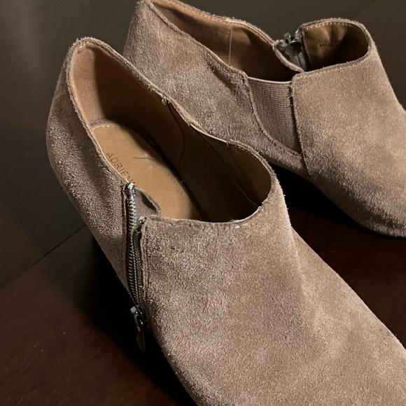 Adrienne Vittadini Camel Suede Outside Zip Wedge Bootie Size 9 - Picture 6 of 9